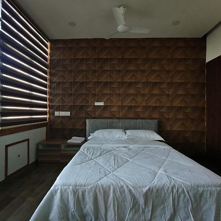 Hotel Marina Lounge à Kochi Extérieur photo